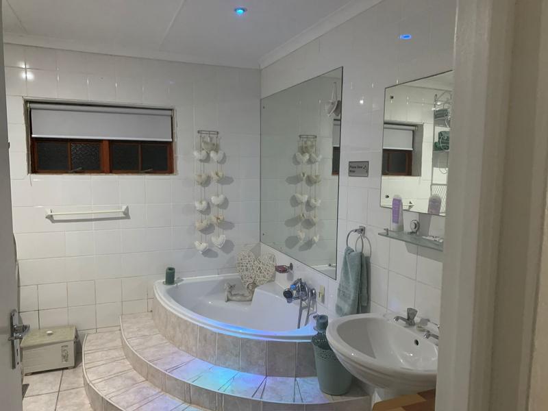 4 Bedroom Property for Sale in Fraaiuitsig Western Cape